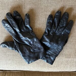 isotoner Black Leather Women's Gloves